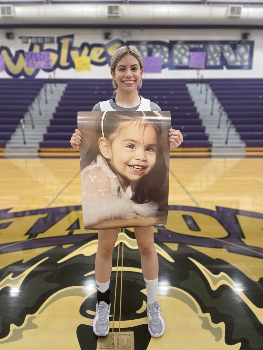 Nina_Garcia33's tweet photo. Senior Night 🐺🏀 … 😪 https://t.co/JvQnWpqSpe