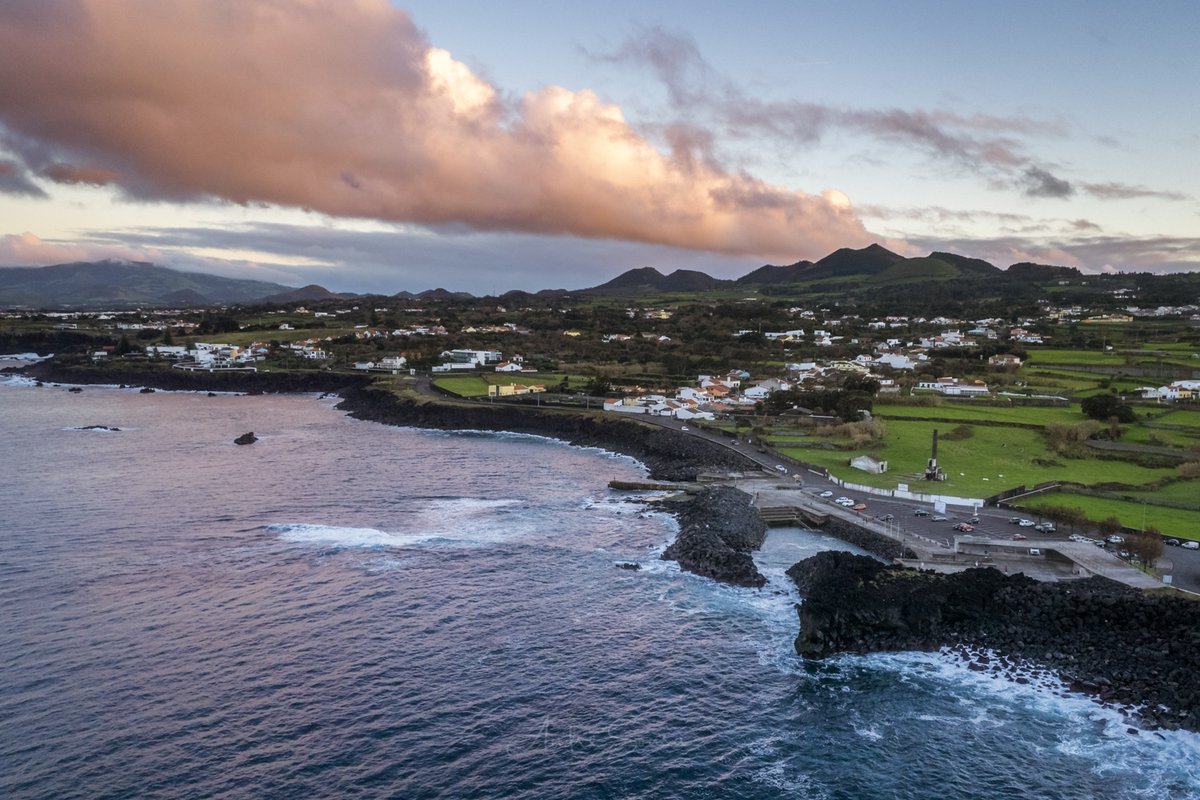 andresousaphoto's tweet photo. The evening sunset over the rugged northern coast of São Miguel Island is a sight to behold. The natural saltwater pool, Naturally fed and bounded by basaltic rocks with an expansive... Continue Reading https://t.co/EY1ajW9TUX
#Azores #Capelas #saomiguel
#mavicair2s2 https://t.co/TFtiWiCmtJ