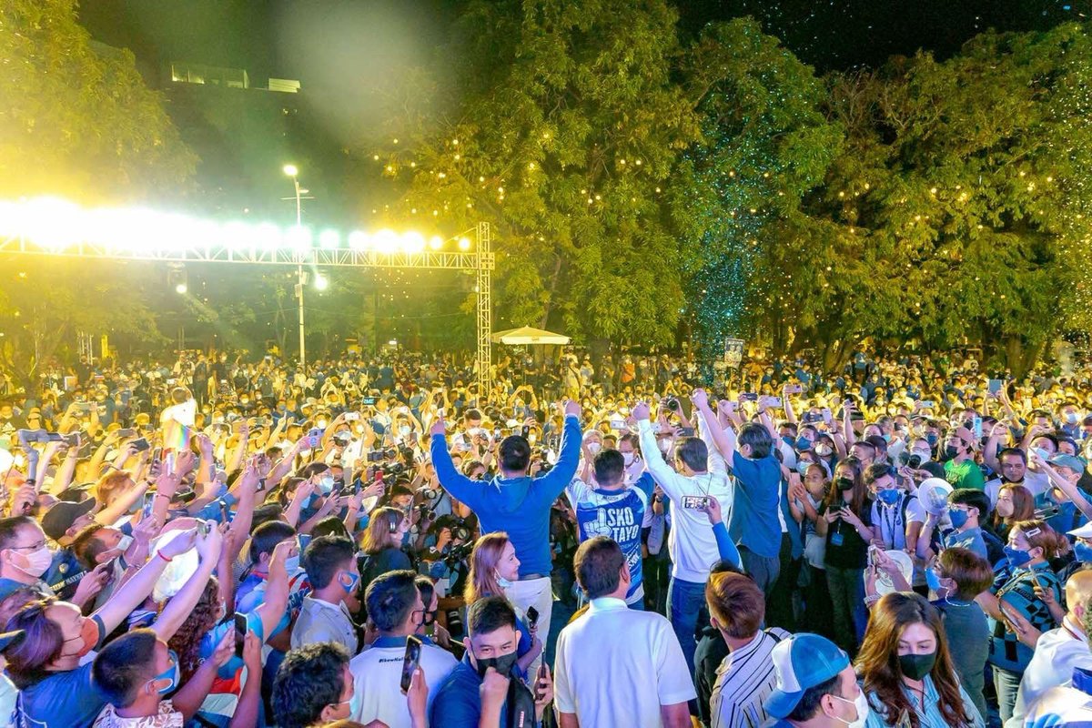 IskoMoreno's tweet photo. Pilipinas, laban natin ito!

Maraming maraming salamat sa lahat ng mga kababayan nating nagpakita ng suporta sa unang araw ng ating kampanya.

Nakakataba ng puso ang inyong suporta para sa amin. https://t.co/hg1nVxbpyc