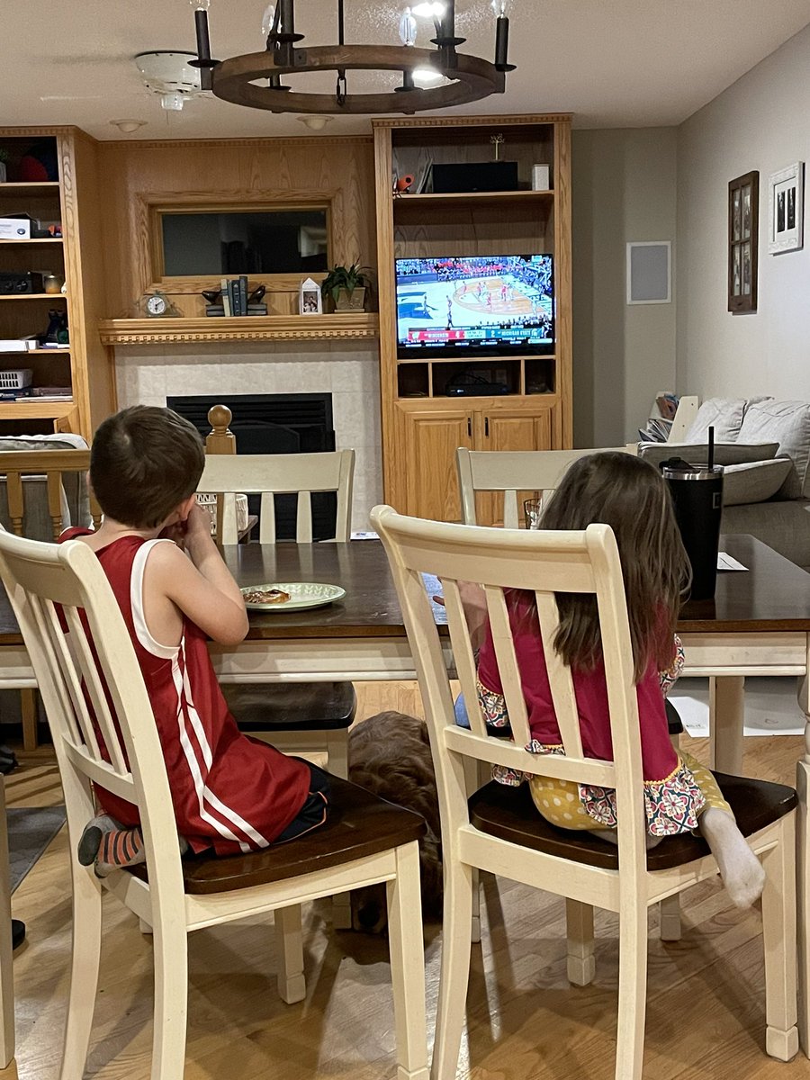 slindersworld's tweet photo. Hey @kellyinvegas please let @BarstoolBigCat know we’re in on the parlay tonight from Wisconsin and need all the positive vibes we can get! #fatheroftwo #pizzanight #poolvideo https://t.co/svhiazcgbN