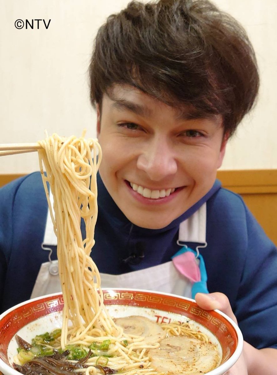 ZIP_asagohan's tweet photo. 【マーティン新うまいもんファイル197】
うまいもん探しの旅、今週は熊本県からお届け！

今日は、焦がしニンニクで作ったマー油が効いた「熊本ラーメン」をいただきマーティン！
中太の麺が豚骨スープによく絡みます！

熊本市の「大黒ラーメン」さん、ありがとうございました！
#ZIPうまいもん
#熊本 https://t.co/lzuj7y3uEF