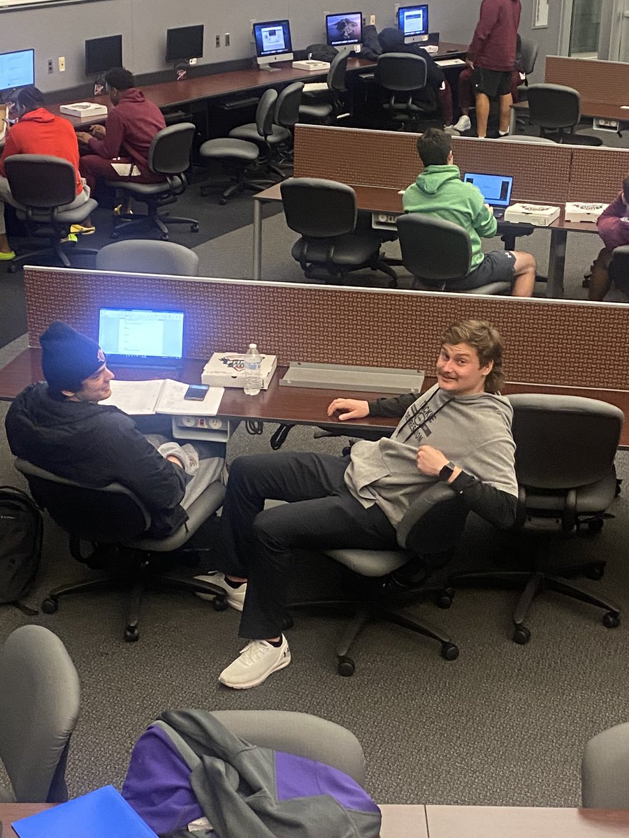 JackReardonSIU's tweet photo. More photos of freshman study tables #AcademicFirst https://t.co/pFp4l1MMhD