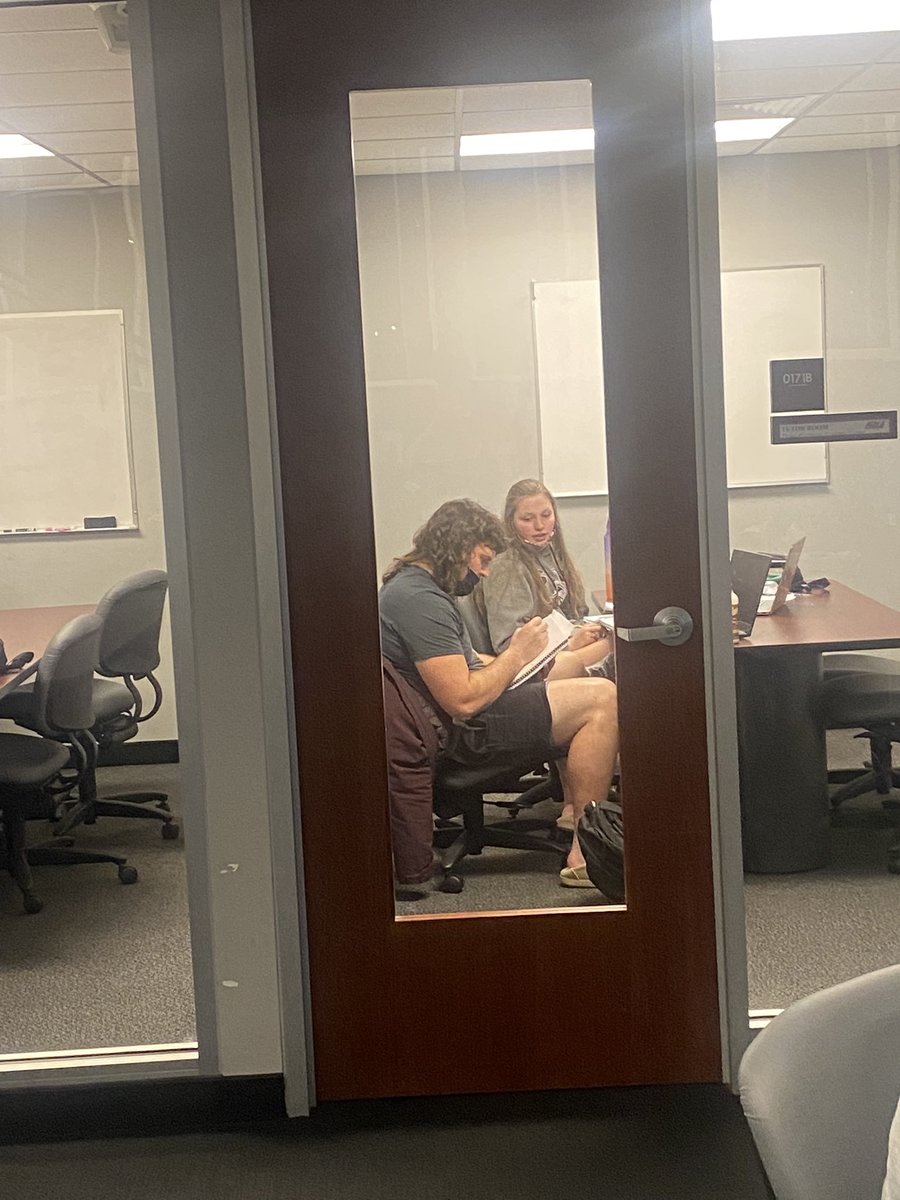 JackReardonSIU's tweet photo. More photos of freshman study tables #AcademicFirst https://t.co/pFp4l1MMhD