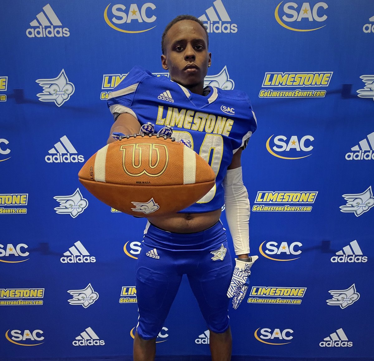 kirksey_antonio's tweet photo. After a wonderful visit to Limestone University I’m blessed to earn an offer ⚜️🔵 @CoachFargo_LCFB @CoachHolmes5 @train0187 @GregPort17 @864DBs https://t.co/c1C4ZODzI6
