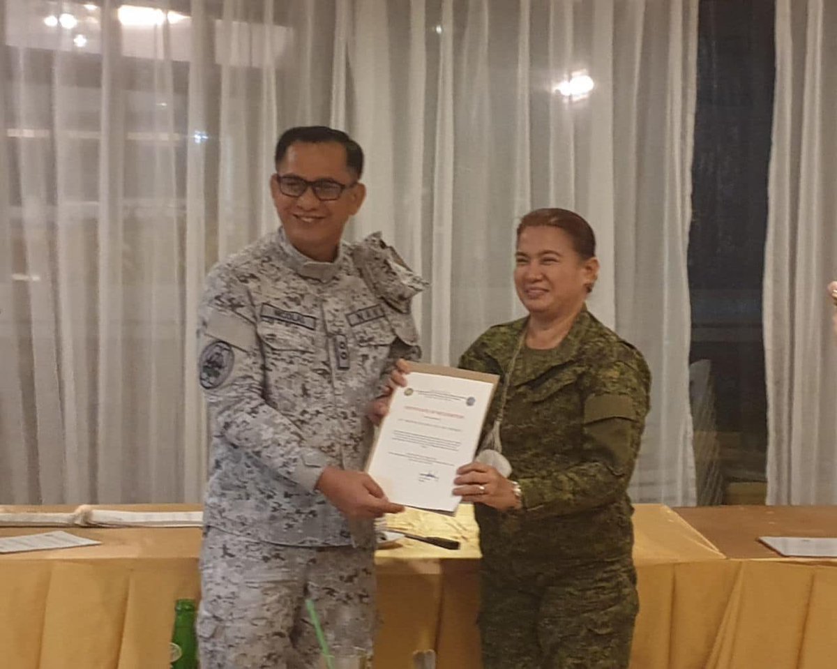 AFPRESCOfficial's tweet photo. The Command thru CDR RUEL GC NICOLAS PN, Dir., 5th AFP Reserve Center (VISCOM) facilitated the Turn Over of the donated Solar Lights and Awarding Ceremony to the personnel of 505th TASG, 5th TAS Bde Reserve on 28 January 2022. https://t.co/9XNxDHfhMe
