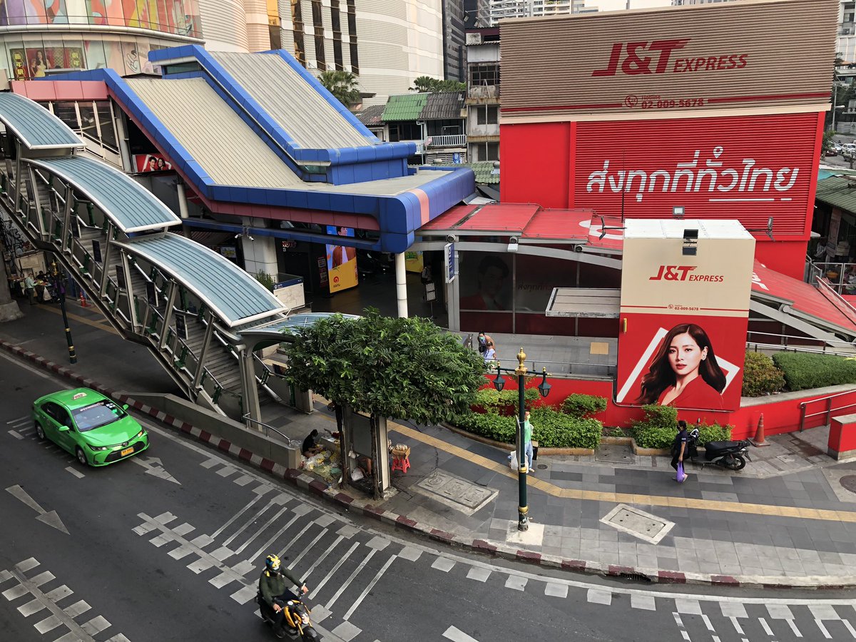 9neng's tweet photo. 7:34 แยกอโศก @js100radio @fm91trafficpro https://t.co/G0rey6AJeF