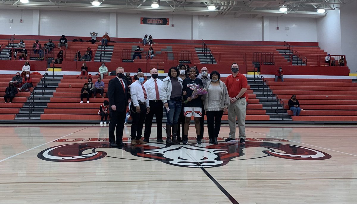 Congrats to our two seniors Daisha White and Ayanna Stroud. We appreciate all the hard work you’ve put in over the last 4 years ❤️ 

 <a href="/ddub_1122/">Daisha White</a> <a href="/AyannaStroud/">Ayanna Stroud</a>