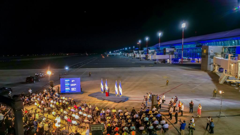 PresidenciaSV's tweet photo. “Este año tuvimos el enero más seguro de nuestra historia y hasta este día tenemos el febrero más seguro de nuestra historia. Muy probablemente y primero Dios, 2022 le ganará al 2021”, Presidente @nayibbukele. https://t.co/ooYyyZkXli