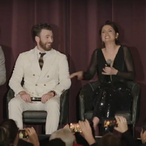 cevanshourly's tweet photo. chris evans and ana de armas supremacy https://t.co/3XxjCDyQxy