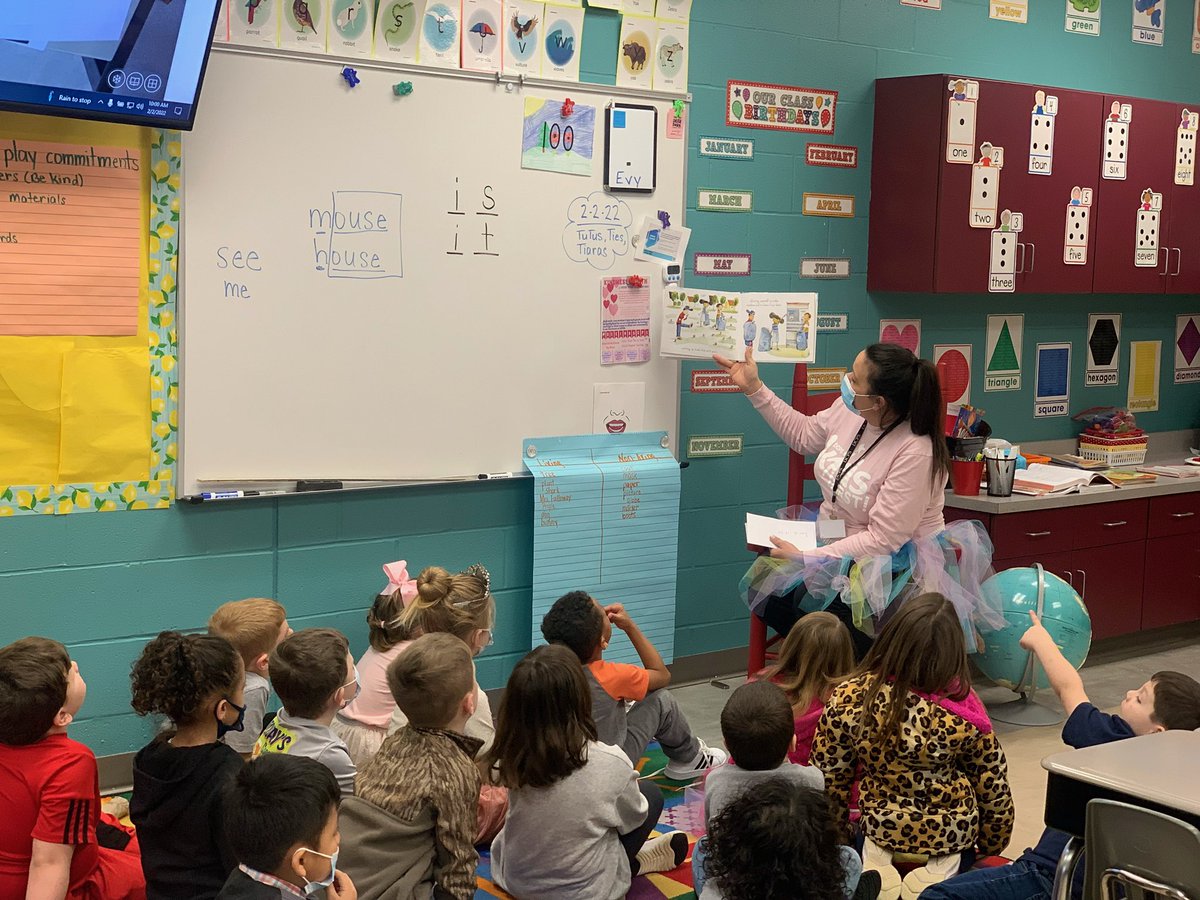 m_shoulta's tweet photo. We have been learning so much about acts of kindness at Deer Park! #bekinddcps @ranadiorio https://t.co/b54Wg4wxaV
