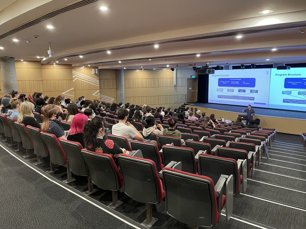 CFS_UTS's tweet photo. Welcome to all the new UTS students and especially the ones starting their #forensicscience journey with us. It was fantastic to speak to humans and not a computer screen. All the best for your studies! #utsorientation @UTS_Science @UTSEngage https://t.co/diEiSVhSmH