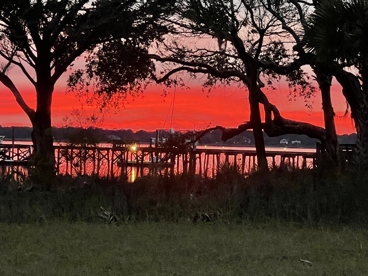 NoLimitsCharter's tweet photo. After 2 days of snotty weather, it was an absolutely beautiful sunset! #paintedsky #wintersunset #sunset #beautiful #stillcoldthough https://t.co/v7EqQLQUn4