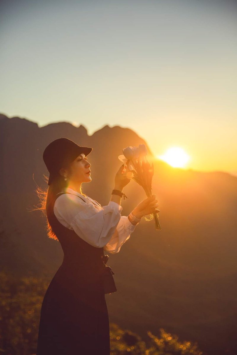 QuangDoThe2's tweet photo. Hoàng hôn đôi khi còn lỡ hẹn với chân trời 🌄 https://t.co/CTk9fJt0Fk