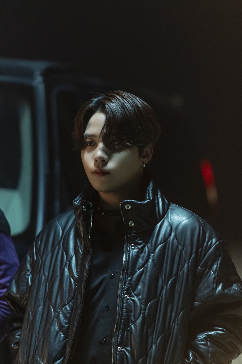 EBOYJONGHO's tweet photo. no cause jongho in this fit ! https://t.co/5ZhS74iZln