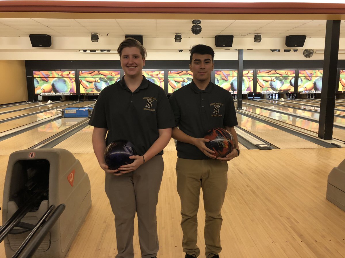 amybirm00's tweet photo. Berks Catholic Bowling Senior Night. Thank you Haden and Andrew for your dedication, teamwork, and spirit!💛⚜️.   @SpotlightBerks @latchum1 https://t.co/sJ8sSVJdQG