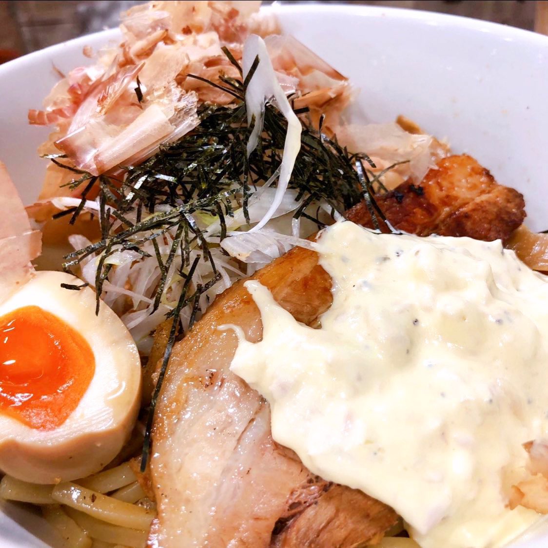 MUSYAHIGE0502's tweet photo. さぁ、本日も

元気いっぱいやっとります😁

焦がし黒醤油汁なし

まだの方

是非是非‼️

モチ麺orオーションお好きな方

お選び下さい😆

寒いので

Ｄo味噌SOBAも🤩

味噌台湾、ツナマヨも‼️

本日も是非

＃ラーメン

明日は、雪の為

午前のみの営業になると思います。

また、後程ご報告します。 https://t.co/h1SDDYXjqh