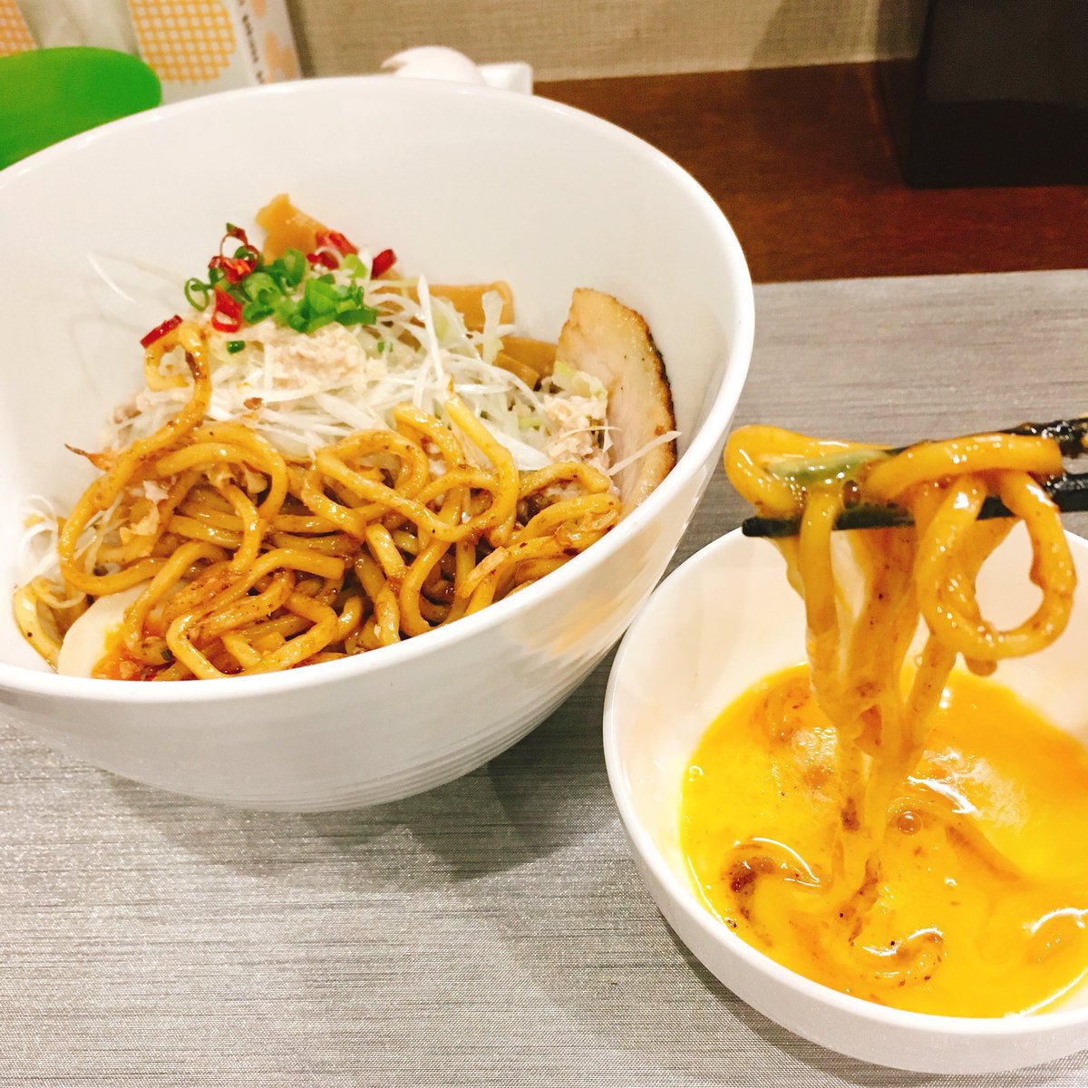 MUSYAHIGE0502's tweet photo. さぁ、本日も

元気いっぱいやっとります😁

焦がし黒醤油汁なし

まだの方

是非是非‼️

モチ麺orオーションお好きな方

お選び下さい😆

寒いので

Ｄo味噌SOBAも🤩

味噌台湾、ツナマヨも‼️

本日も是非

＃ラーメン

明日は、雪の為

午前のみの営業になると思います。

また、後程ご報告します。 https://t.co/h1SDDYXjqh