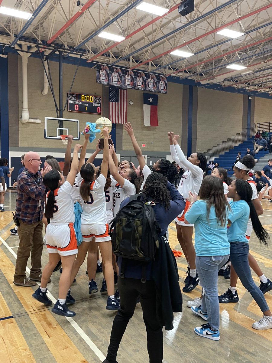 gisd_athletics's tweet photo. Sachse girls clinch the District Title! Congrats Lady Mustangs! Let’s keep the streak going! ⁦@DallasTexans1⁩ ⁦@rgriff_32⁩ ⁦@Doc_torSus⁩ ⁦@sherese_nix⁩ https://t.co/OHM9LvoUaW