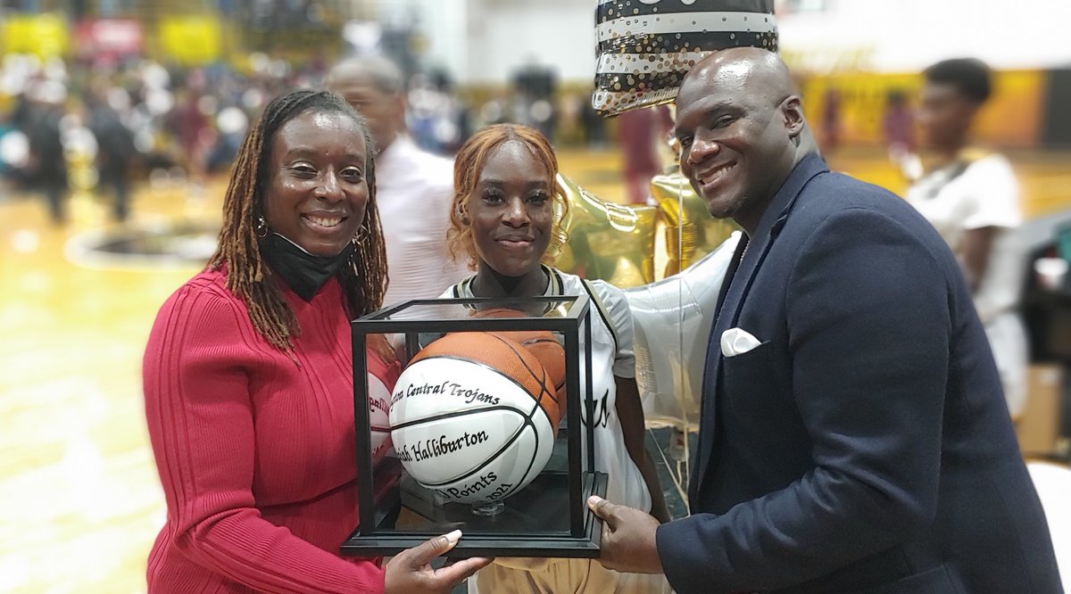 StarMillington's tweet photo. Micaiah Halliburton has more than 1,100 points in her Lady Trojan career. Add more this week and beyond https://t.co/FWwoavzki3