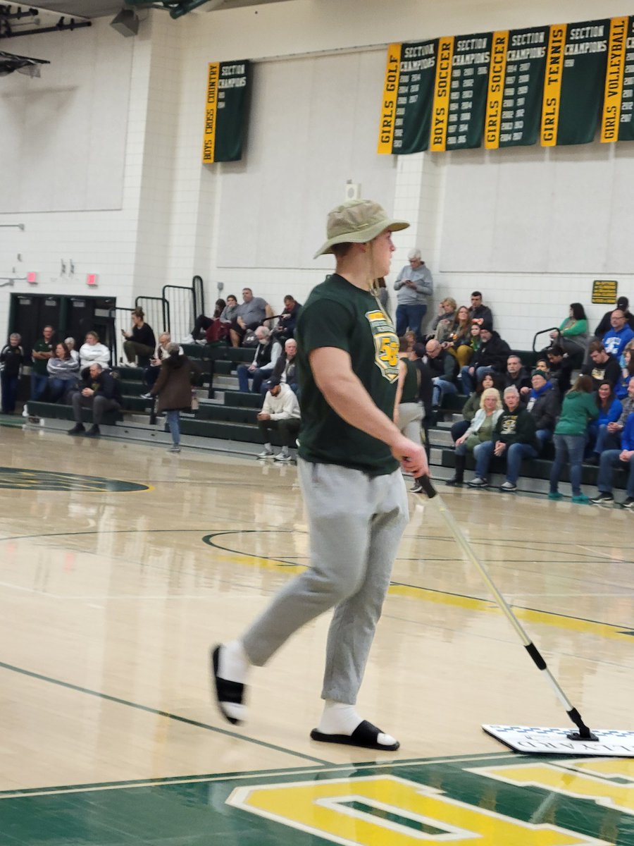 BillBeckner's tweet photo. If it isn't Cade Yacamelli on the halftime court-cleaning duty.

Even with a mop in his hands, nobody can catch him.

@PTWarriors
@basketball_pt
@TribLiveHSSN 
@cyacamelli @ptwarriorfb https://t.co/8u8gjhX15q