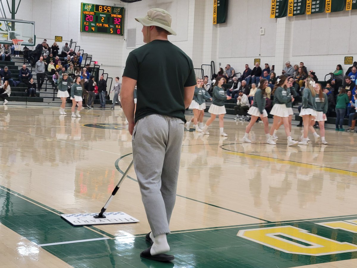 BillBeckner's tweet photo. If it isn't Cade Yacamelli on the halftime court-cleaning duty.

Even with a mop in his hands, nobody can catch him.

@PTWarriors
@basketball_pt
@TribLiveHSSN 
@cyacamelli @ptwarriorfb https://t.co/8u8gjhX15q
