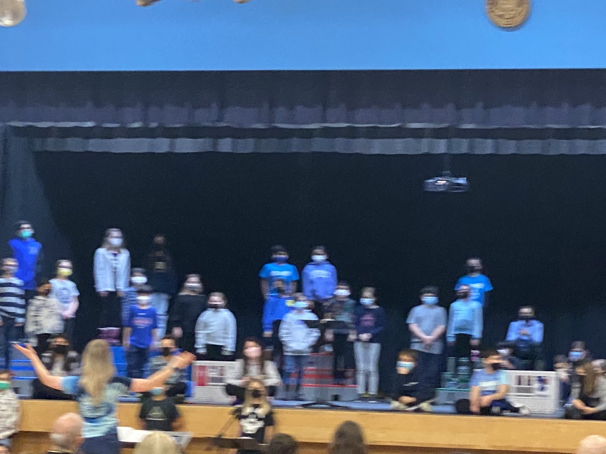 EileenBrett's tweet photo. #wilmot109 #engage109 Wilmot 4th graders sang their hearts out on “Broadway!”  Congrats to our 4th graders and Ms. Georgas on an awesome music concert! https://t.co/S5jaPta71d