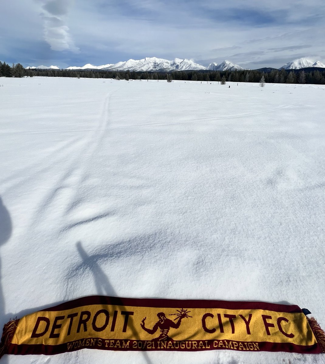 Cody229's tweet photo. My usual obligation of taking a photo of a @DetroitCityFC scarf with an epic background from the ol backyard. @detroitcityfcW @NGSDetroit I was the farthest northern person in Glacier National Park, no one between me and Canada. https://t.co/a9otfpm4wO