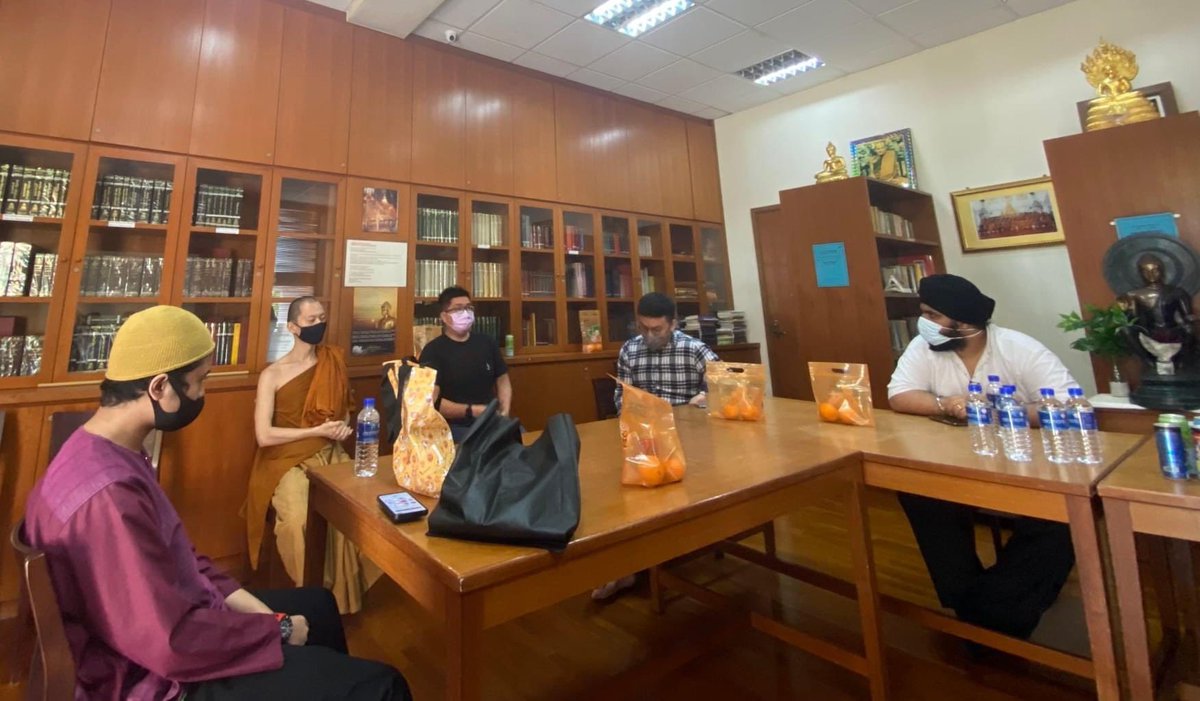 IRO_SG's tweet photo. The IRO’s Youth Circle had a meaningful January monthly catch-up  in the afternoon at the Palelai Buddhist Temple.

Venerable Phra Goh, who is both a resident monk in the temple and a member of the IRO Youth Wing, graciously hosted us. 

https://t.co/81i3o4AF14 https://t.co/jzkQw2woU2