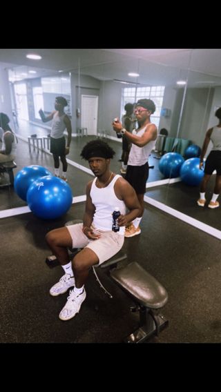 KombuchaExL's tweet photo. You have to start your day right with @KombuchaExL 
#workout #gym #kombucha #topofthemorning #weights #FitnessMotivation #getingym #miami #healthygut #lifestyle https://t.co/sCGqUkpXIR