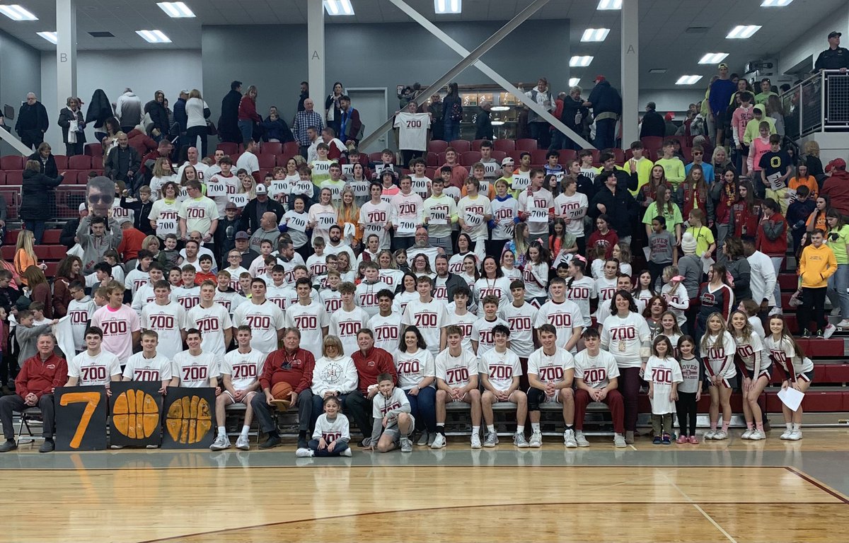 RMetzgerWTOV9's tweet image. Congrats to @doverbasketball coach Bob Von Kaenel... just the 5th Ohio coach to reach the 7️⃣0️⃣0️⃣ win mark!  We’ll see the Crimson Tornadoes in the OVAC 5A final vs. Morgantown Saturday at Harrison Central. 
Thanks to Dover AD Tim McCrate for the pics