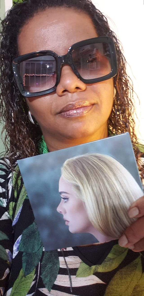 julianaayres's tweet photo. Ganheiiiiiiiiiiiiiii!!!!!! Não acreditooooooooo
O #Adele30 (@Adele) importado completaçooooo 😱🤩
Ahhhhhh!!!!!! Completei a coleção. 😍😍😍
Tô muito feliz! Valeu, maninha! Amo tu! ❤😍🙏🤩🤩
#Adele30 #adelebrasil #adele https://t.co/vk6JNnM553