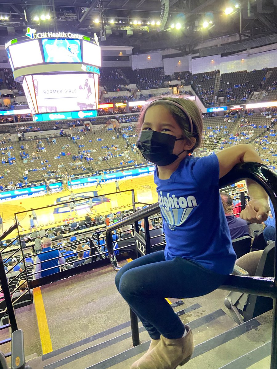 mustangkickers's tweet photo. #GOJAYS                  School night? No ! It’s Go Jays Time!! https://t.co/TT16MLo9Ot