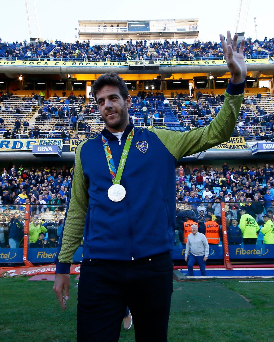 BocaJrsOficial's tweet photo. Por representar estos colores de la mejor manera. Por el corazón y la garra. Por la perseverancia. Por los triunfos y las enseñanzas en las derrotas.
Por jugar cada partido fiel a nuestra historia, a lo Boca. 

¡Felicitaciones, @delpotrojuan! Te esperamos en casa.

🎾 💙💛💙 https://t.co/cEAaEfmBuY