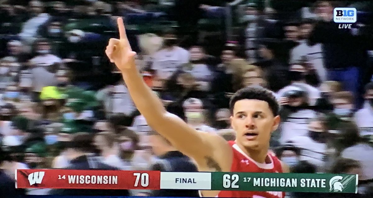 MarquesEversoll's tweet photo. Johnny Davis tells East Lansing to “hold this L.” #Badgers https://t.co/LlHuX8FMJ6