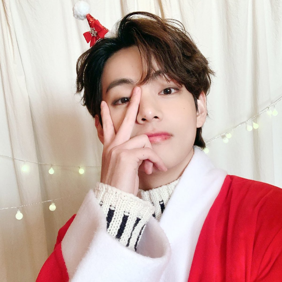 taeteland's tweet photo. I vote #BTSV for #TOP100MostHandsomeFace (V from BTS) 

🖇: https://t.co/RW64IDNRdD https://t.co/BSZPQrvM3B