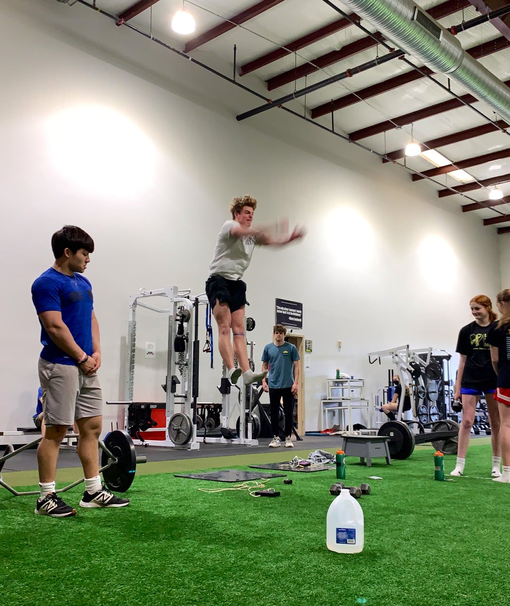 36.9 today as <a href="/mallen_20/">Michael Allen</a> stands by to verify it’s a legal jump 📏

Told y’all 38” is on the way 

#Nostrapottsmas 🔮