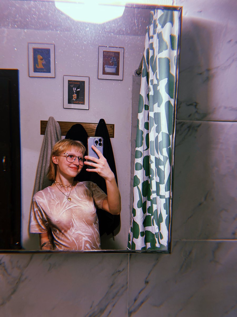 oatmilksteak's tweet photo. absolutely losing it over this t shirt I found at the thrift store today https://t.co/7CoOrv5FzM