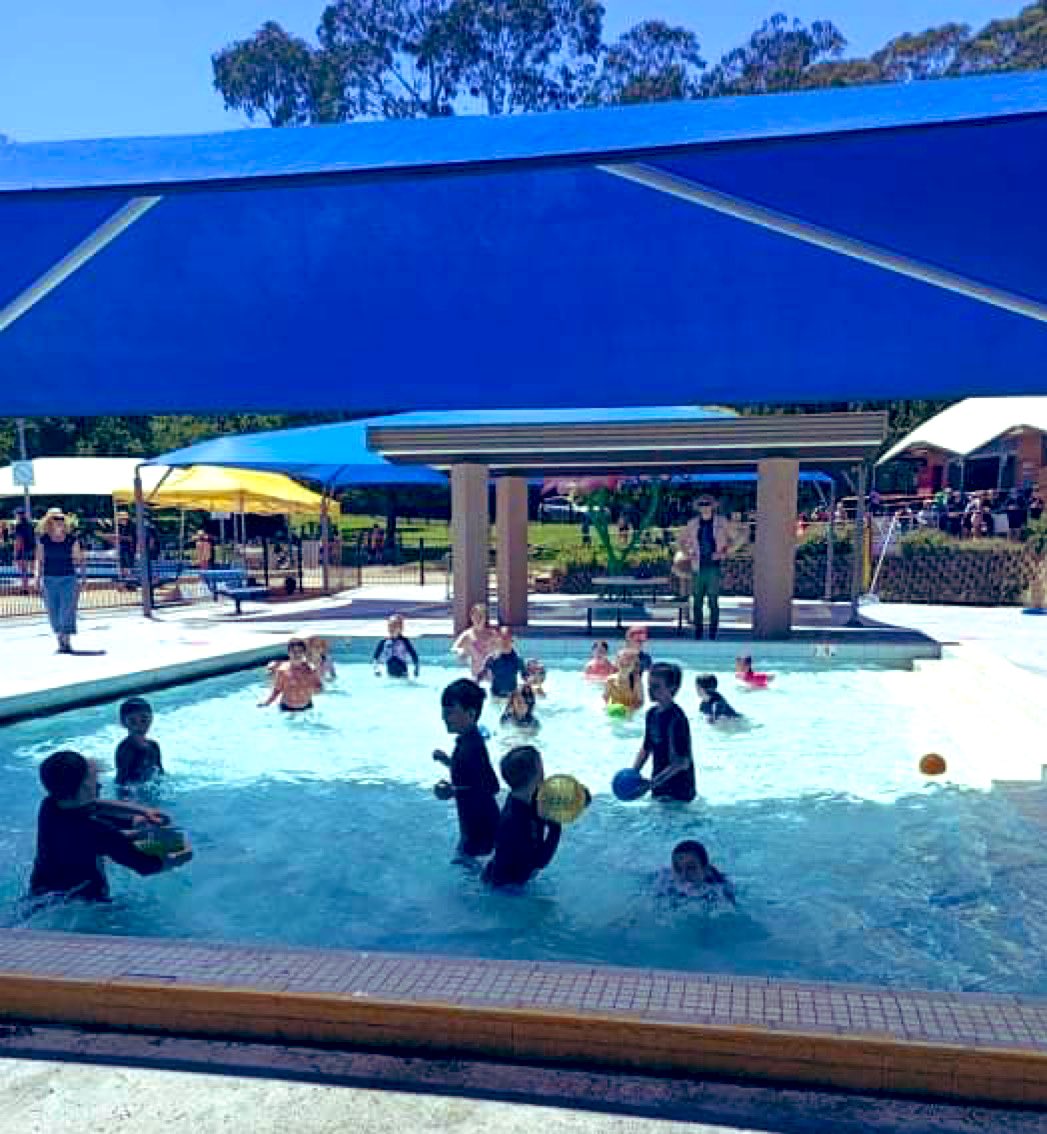 SPS_placetobe's tweet photo. What a glorious day for a swimming carnival! 🌞☀️ https://t.co/Kb7ylpXwSm