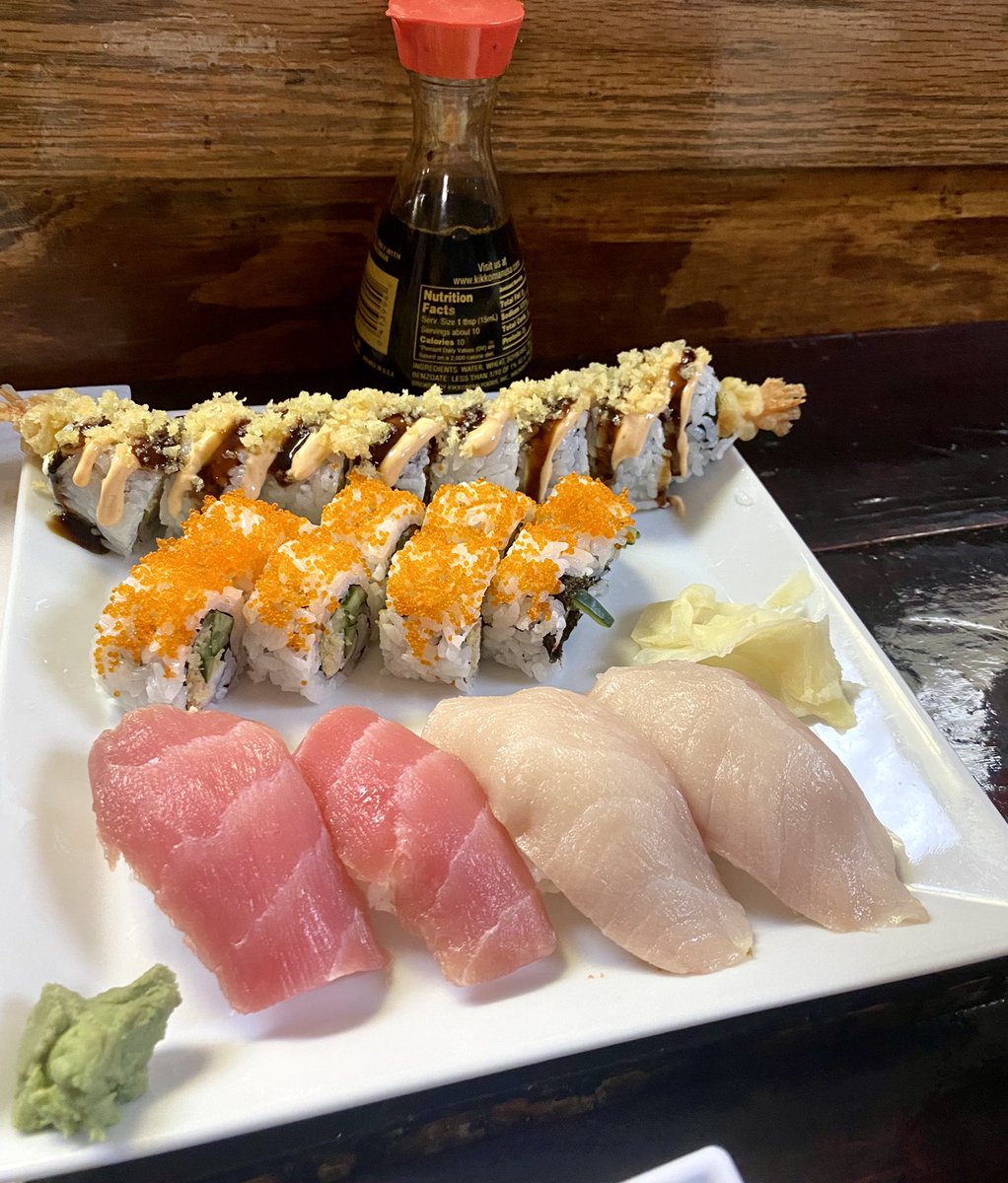 GrayGrayOG's tweet photo. Not my normal tweet but Nashville friends (or others) please share;“Sushi Circle” in East Nashville is owned by Mr. Lee and his wife, he makes all rolls himself and told us business is very slow🥺 My fam loves him and we don’t wanna lose this gem! Best miso in town, 10/10 sushi❤️ https://t.co/NouQe6iWgd