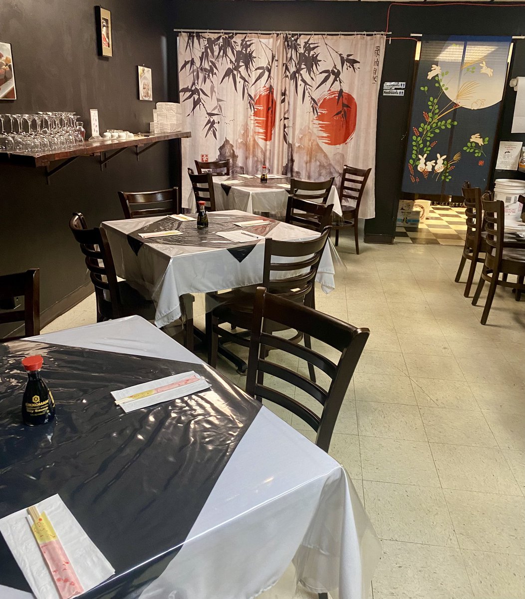 GrayGrayOG's tweet photo. Not my normal tweet but Nashville friends (or others) please share;“Sushi Circle” in East Nashville is owned by Mr. Lee and his wife, he makes all rolls himself and told us business is very slow🥺 My fam loves him and we don’t wanna lose this gem! Best miso in town, 10/10 sushi❤️ https://t.co/NouQe6iWgd