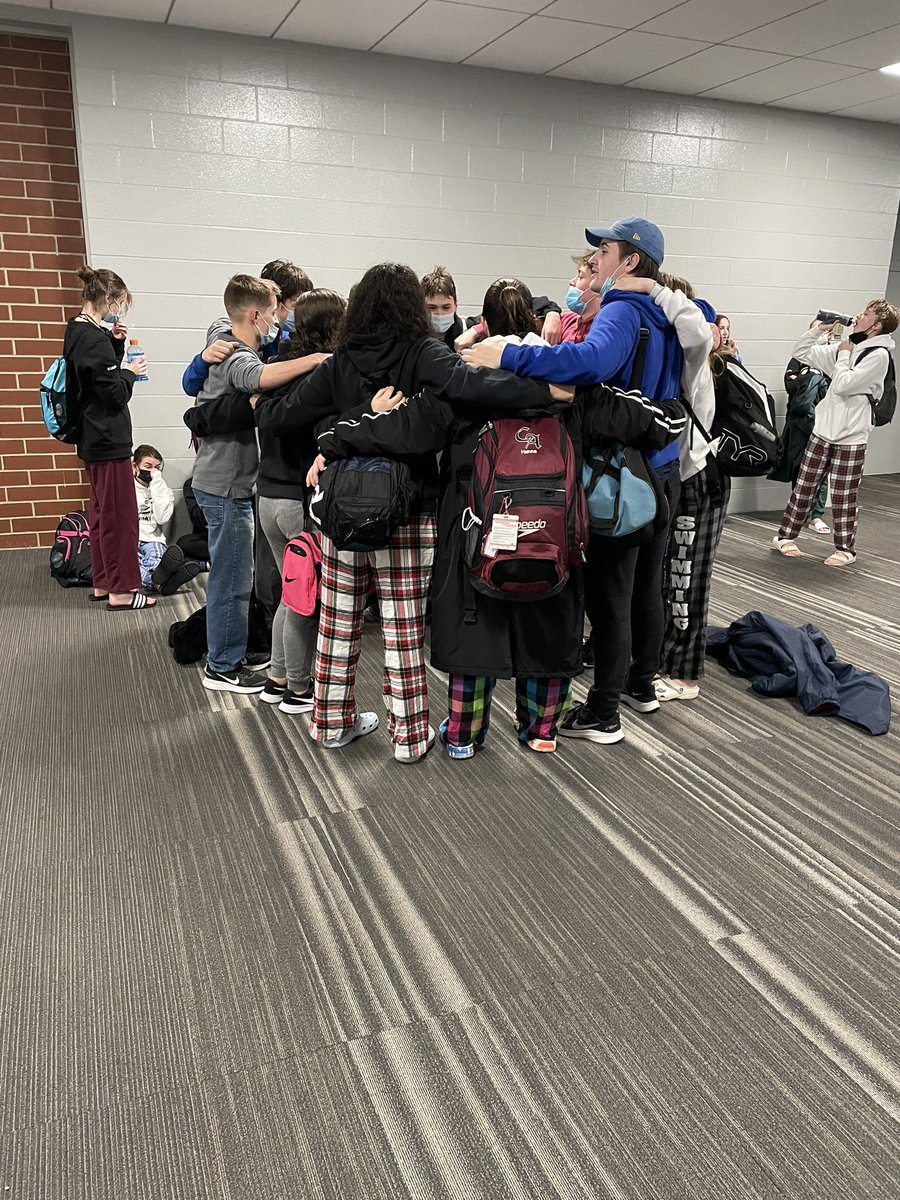 GSwimandDive's tweet photo. Our regular season has come to an end :(. So proud of this team’s sportsmanship! Always cheering no matter what team the swimmer is on and is always thanking the bus drivers and officials! Well done! https://t.co/INitMjNs1B
