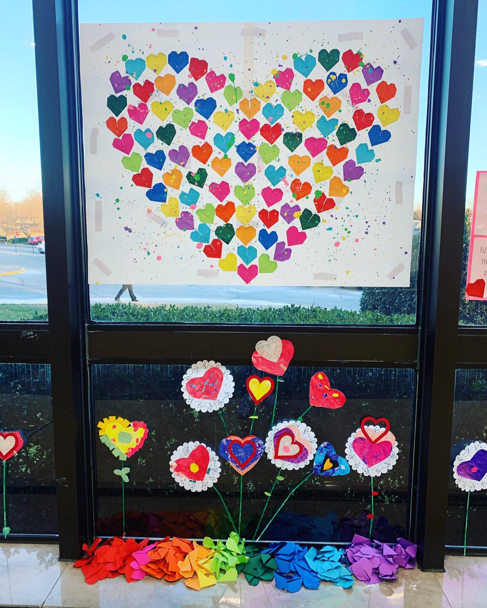 teachcentart's tweet image. Student artwork is on display at Tristar Horizon Hospital to celebrate Heart Health Month! #heartart #teachcent