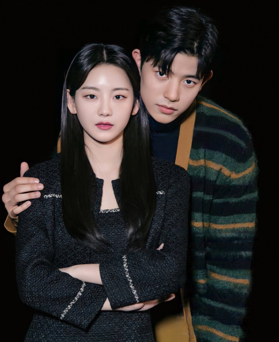 📸 • 08.02.22 | Lomon e Yihyun para Cine21. 

ELES SÃO TUDOO ❤️✨ 
#LOMON #로몬 #조이현 #CHOYIHYUN