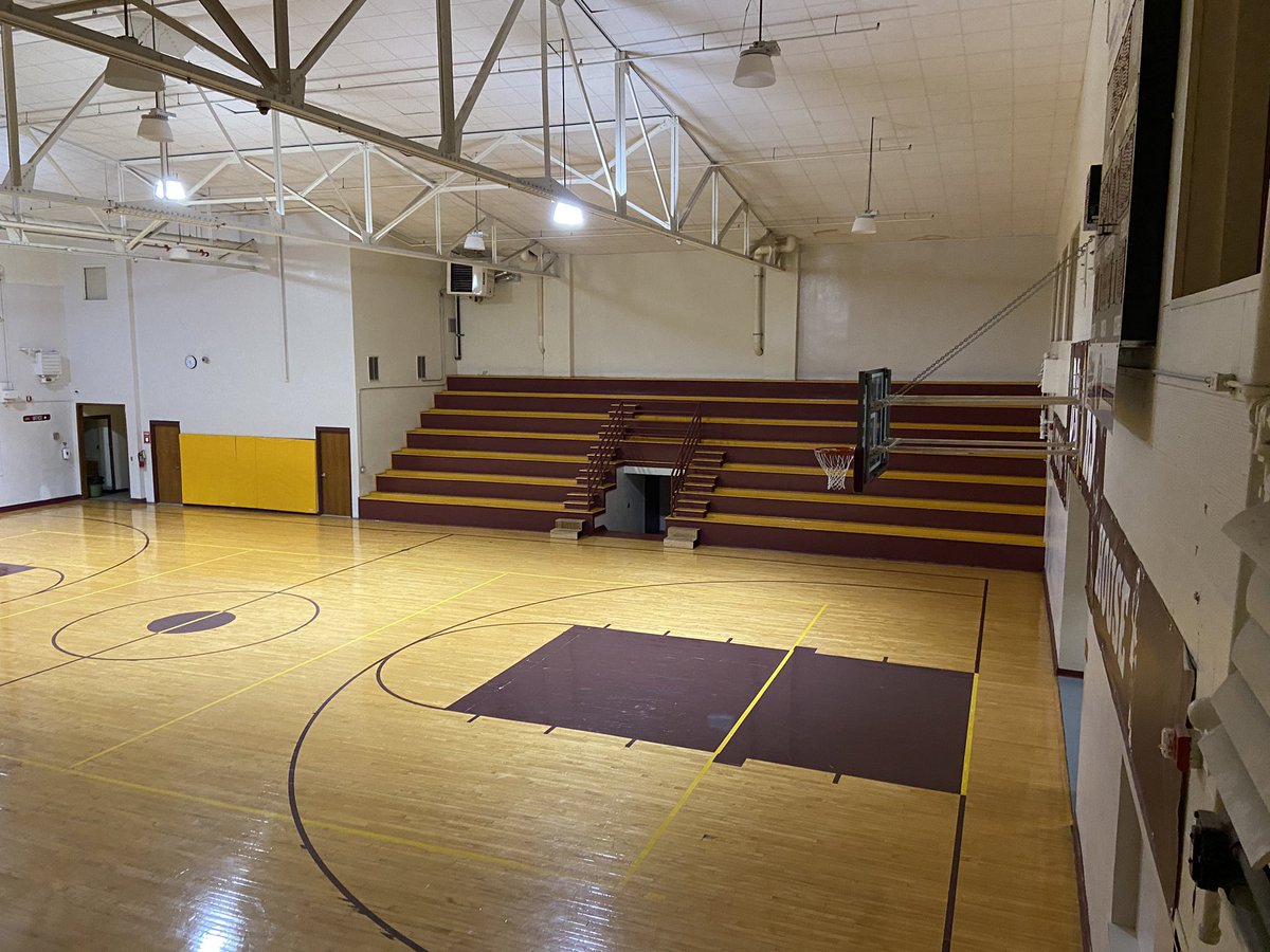 RyanDeal_605's tweet photo. De Smet’s Dog House. Very Hoosiers. #sdpreps https://t.co/UtqjMCGfMa