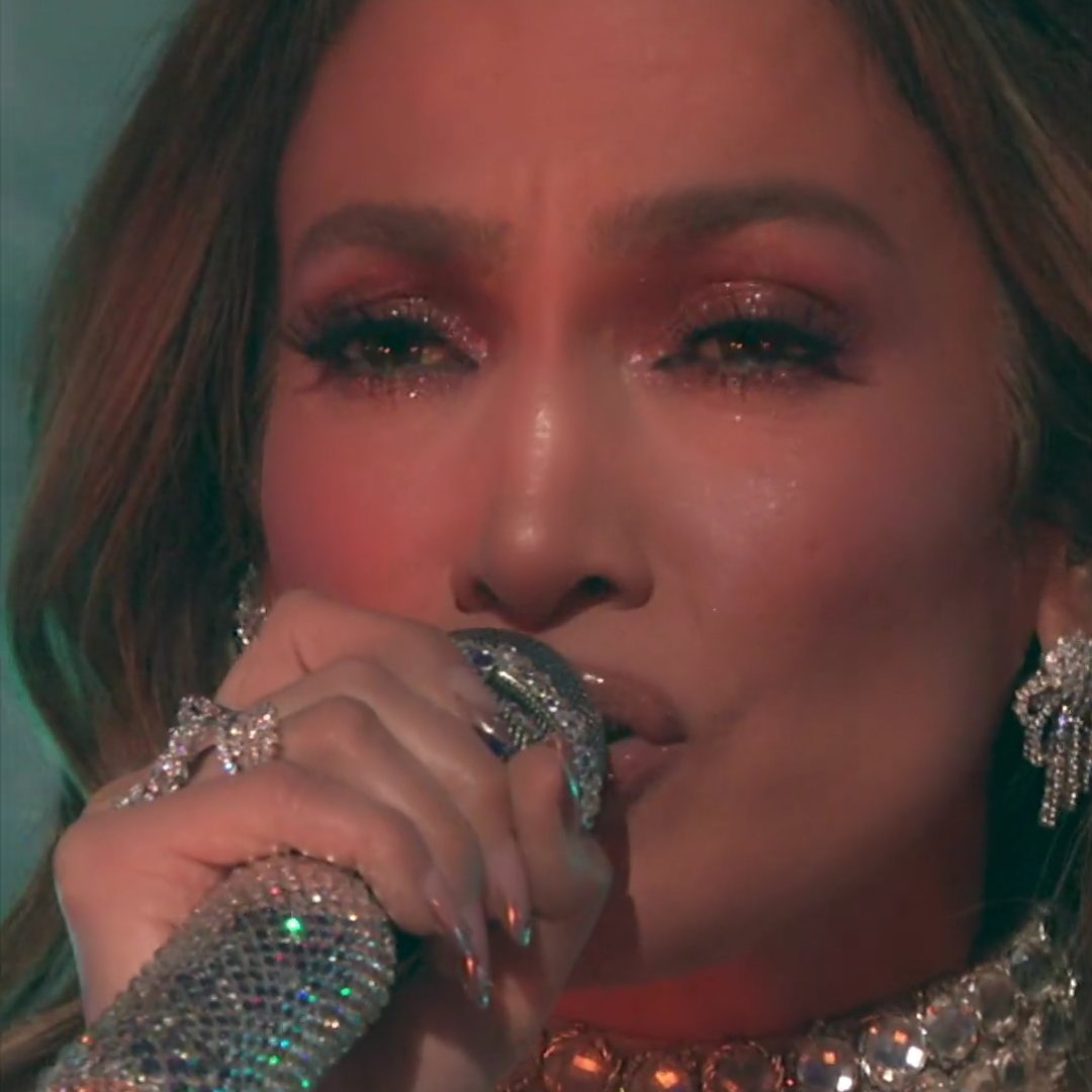 kinga208's tweet photo. Wow it was touching beautiful show ♥️ i'm in love with all the songs from album &amp; can't wait for watching the movie #marrymemovie #marrymetonight @JLo https://t.co/mVCSsfCNlH