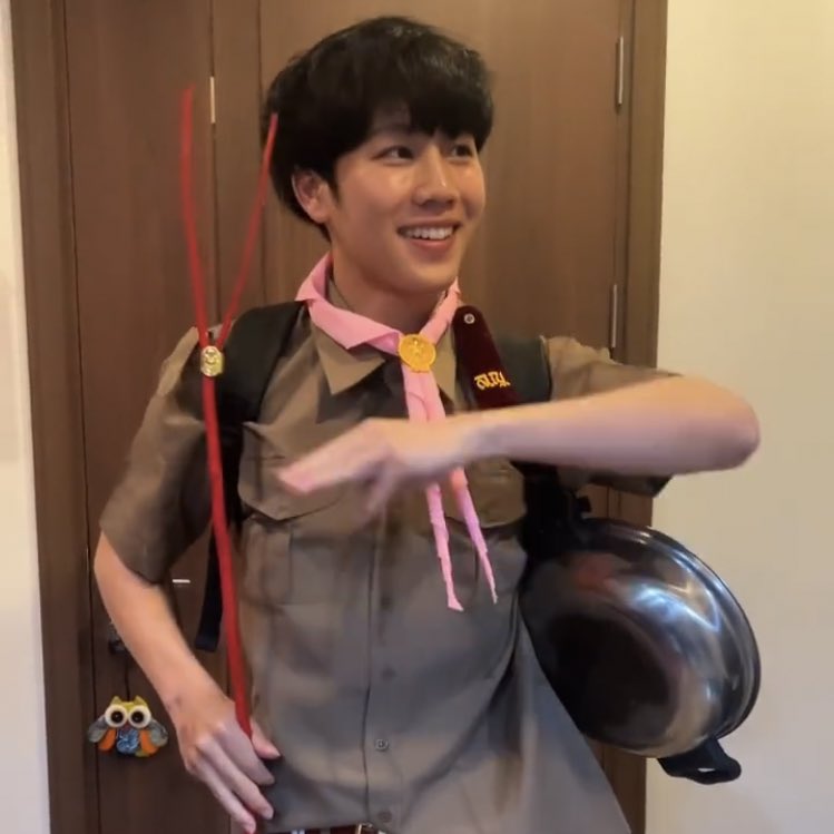 2226_YW's tweet photo. ออกจากบ้าน                       รอบกองไฟ
ตี4                                       4ทุ่ม https://t.co/mMMCX98pqR