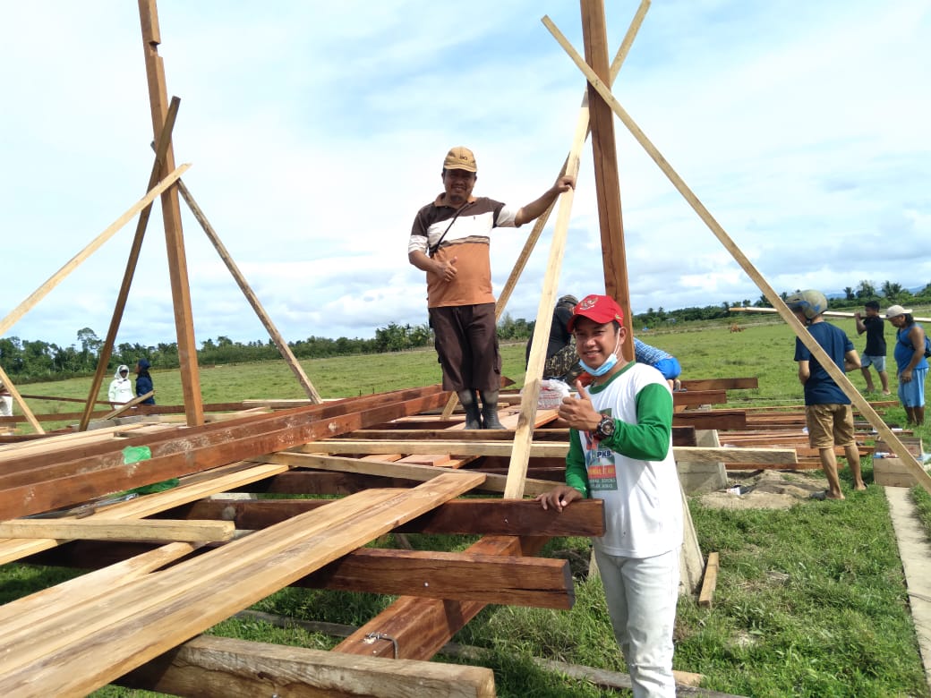 Ketua DPC PKB Kabupaten Sorong dalam Giat Pendirian Bangunan Pondok Pesantren Lentera Nusantara Kabupaten Sorong.