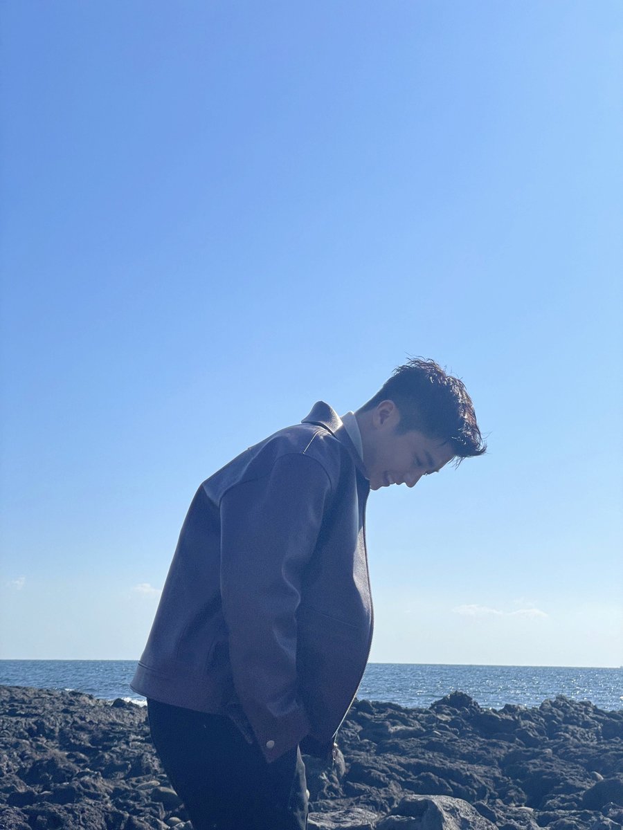 FLI1qs_VkAMoJ4q?format=jpg