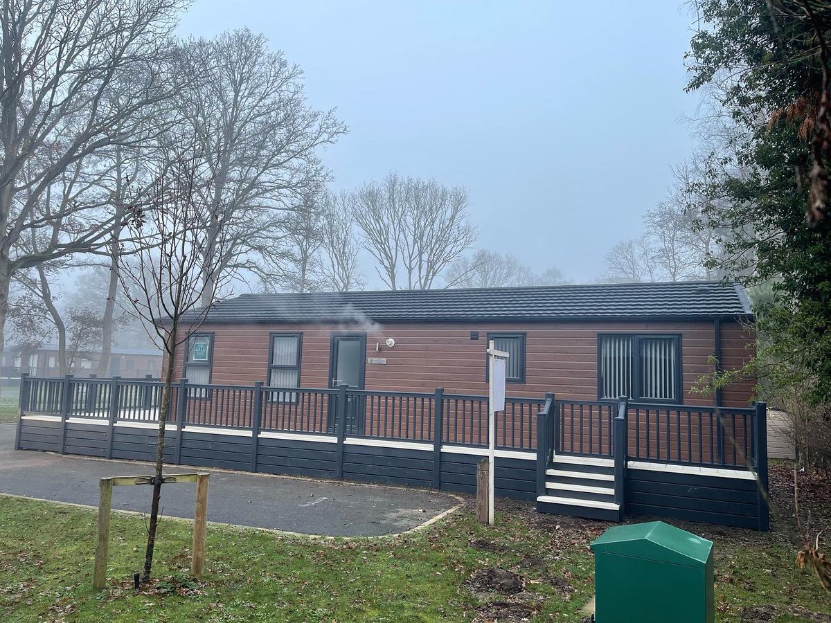 ForestDecking's tweet photo. It was a cold and foggy day in #norfolk for fitting a deck to this @beverleyparkhomes lodge. 🥶 

#lodge
#lodgedecking
#caravan
#caravandecking
#pvcdecking
#holidaypark
#holidayhome
#compositedecking
#staycation
#golf
#golfclub https://t.co/PswVu2mBIU