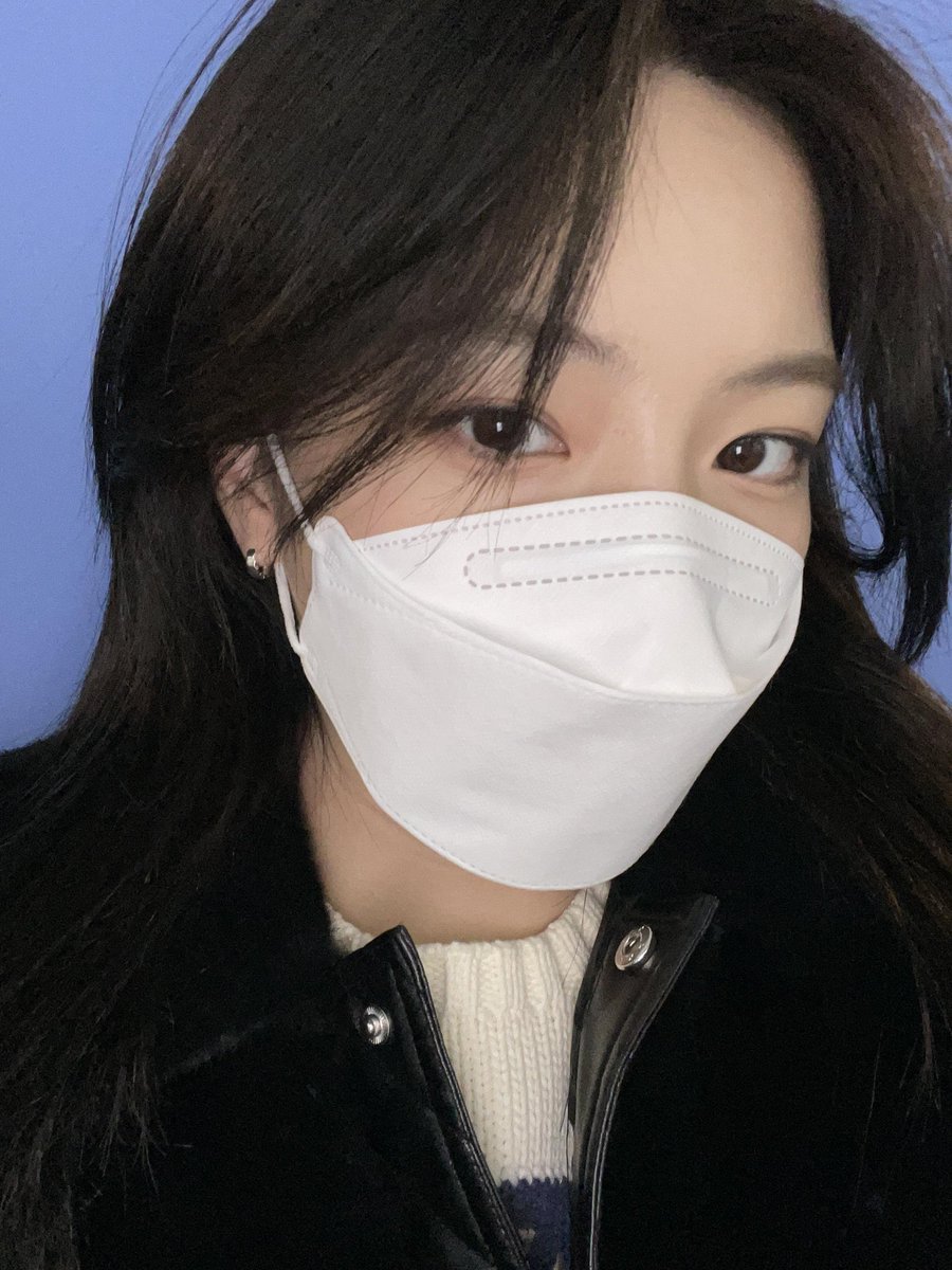 527v_v's tweet photo. 눈만 보여도 완벽한 거 알지,, https://t.co/iNslR2WOMe